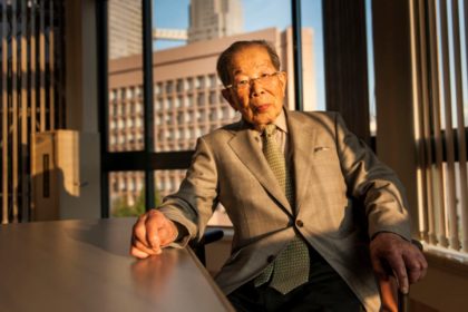 Médico japonês que atendeu até os 105 anos compartilha 12 de seus princípios para uma vida longa
